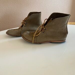 Cydwoq leather booties size 36